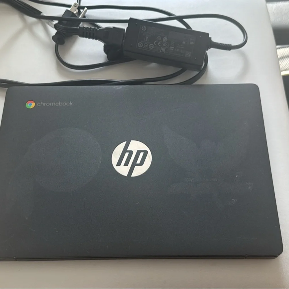 HP Chromebook - Classic Black Design 11 inch